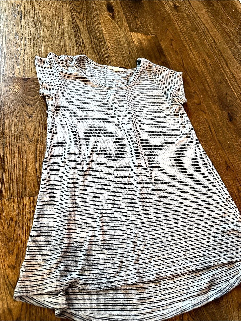 Jane & Delancey Striped Short Sleeve Top in Gray & black Size Small